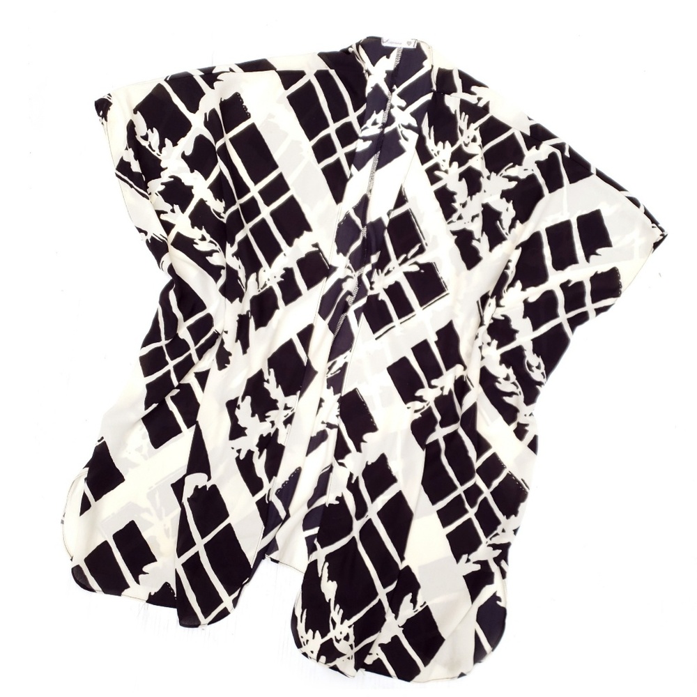 Soprano Black White Geometric Kimono